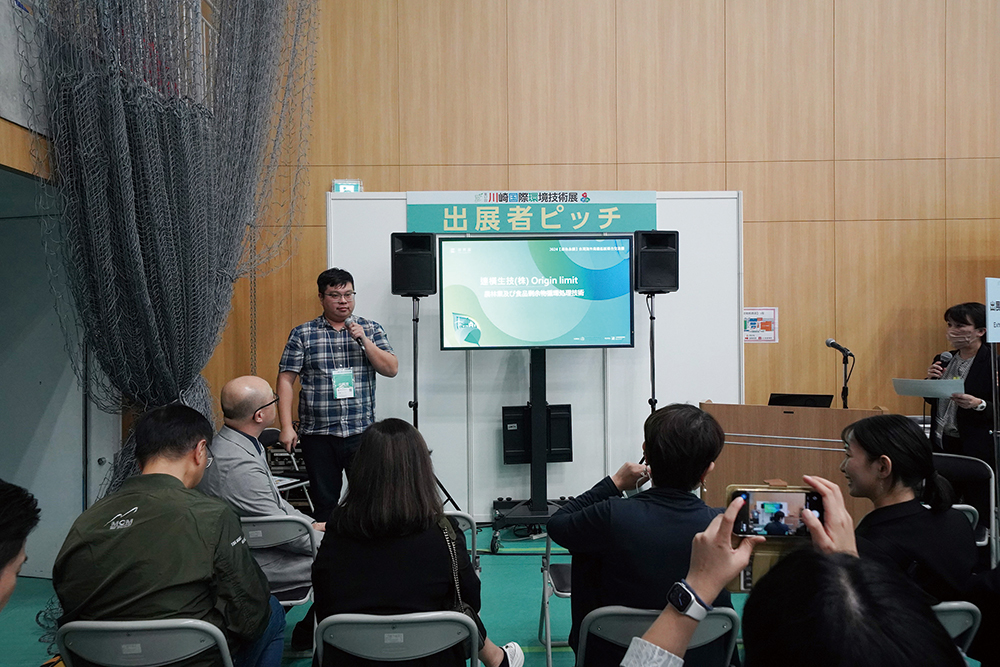 会期中、展示会場内の特設スペースで、出展者の技術やサービスを紹介します。