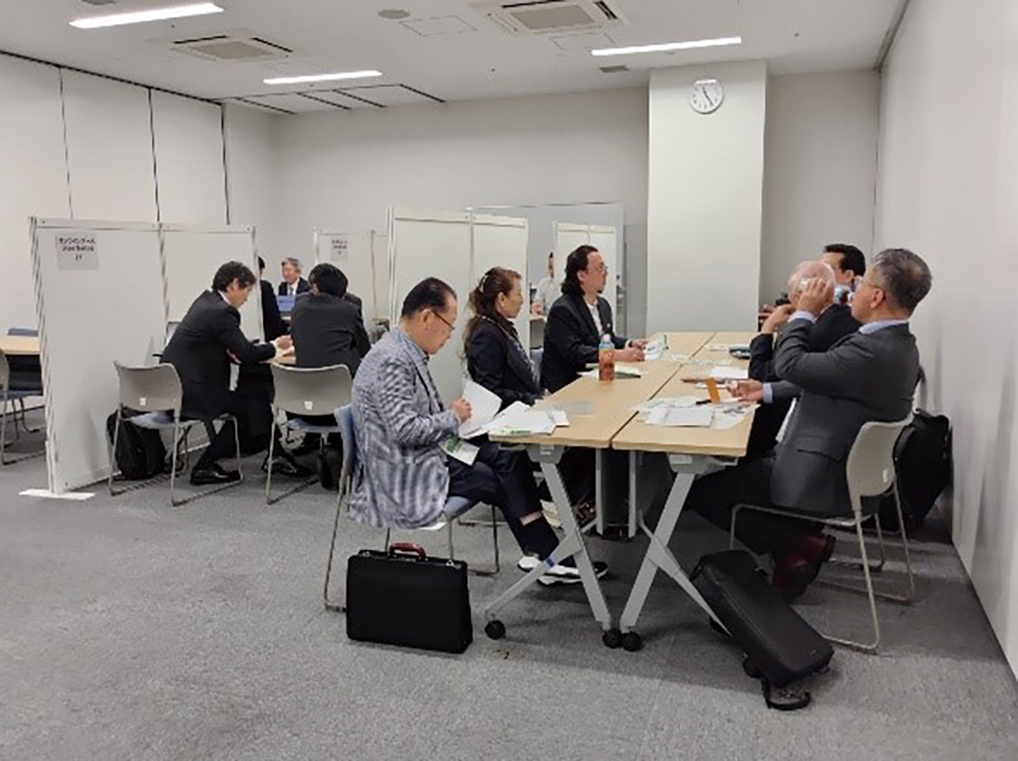 会期中、出展企業・団体との面談ができるマッチングブースをご利用いただけます。